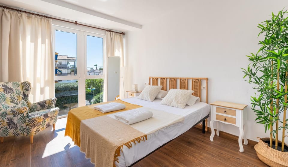 Bed, View (from property/room), Bedroom, towels