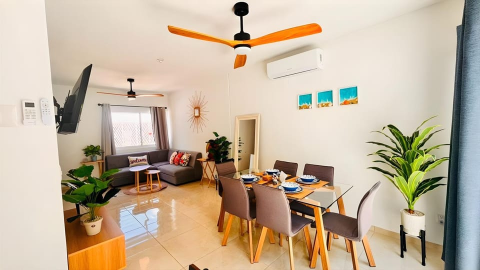Communal lounge/ TV room, TV and multimedia, Living room, Dining area, air conditioner