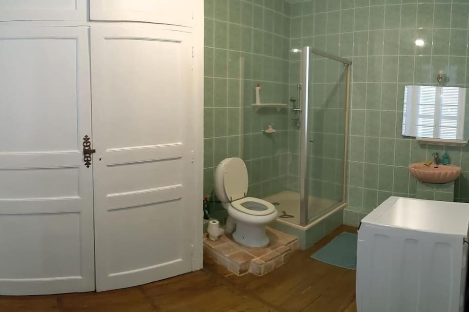 Shower, Toilet, Bathroom