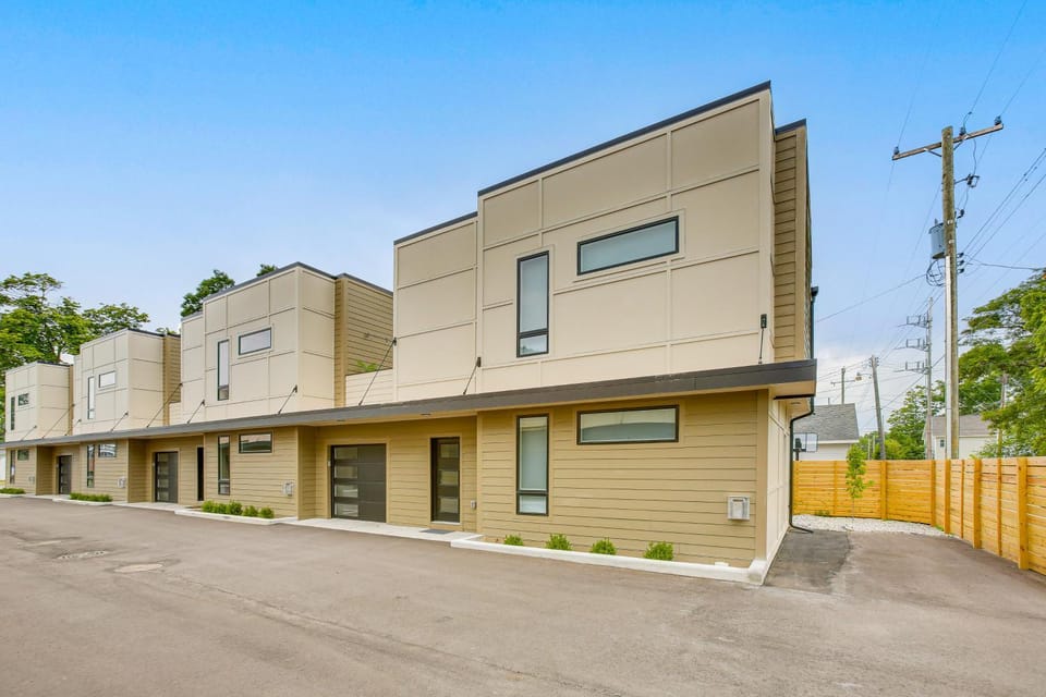 Traverse City Townhome: Walk to Boardman Lake! House in Traverse City