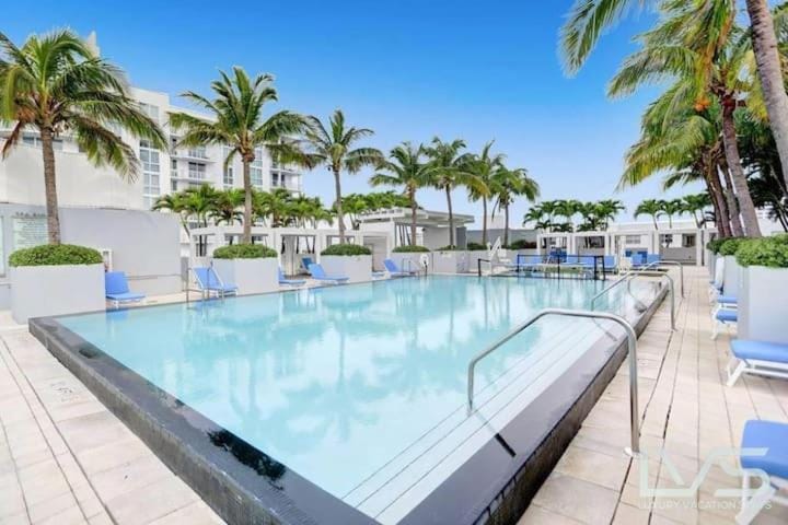 Day, Pool view, Swimming pool, sunbed