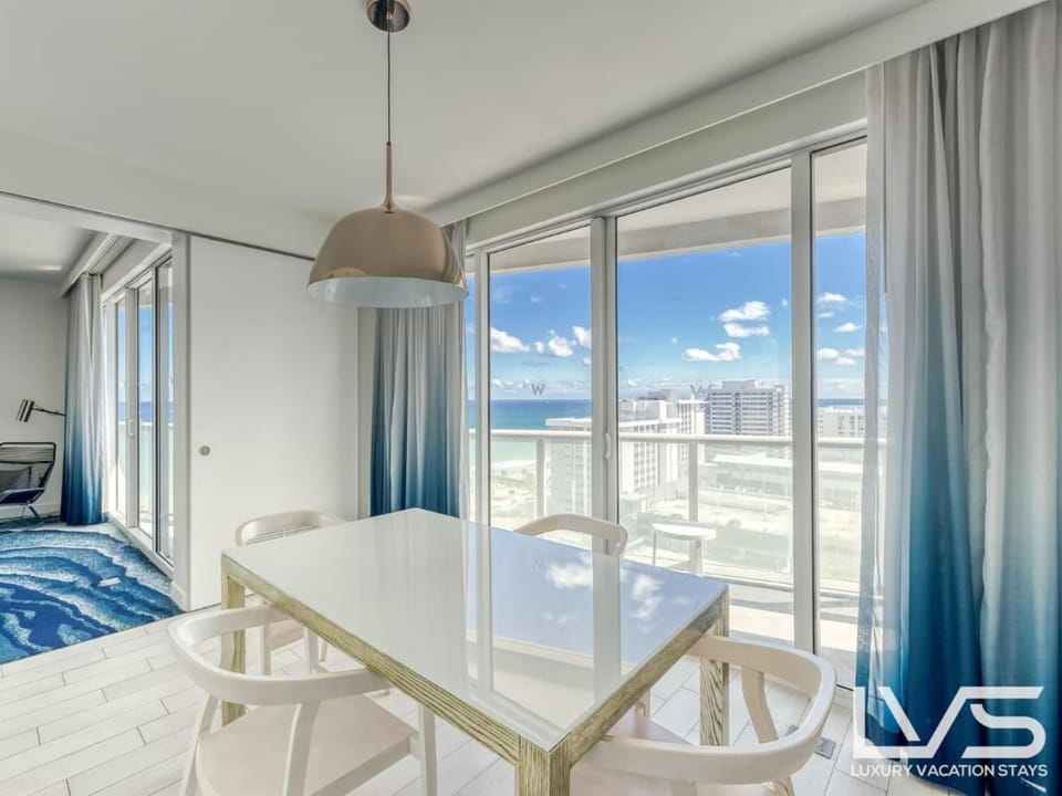 Natural landscape, View (from property/room), Balcony/Terrace, Dining area, Sea view