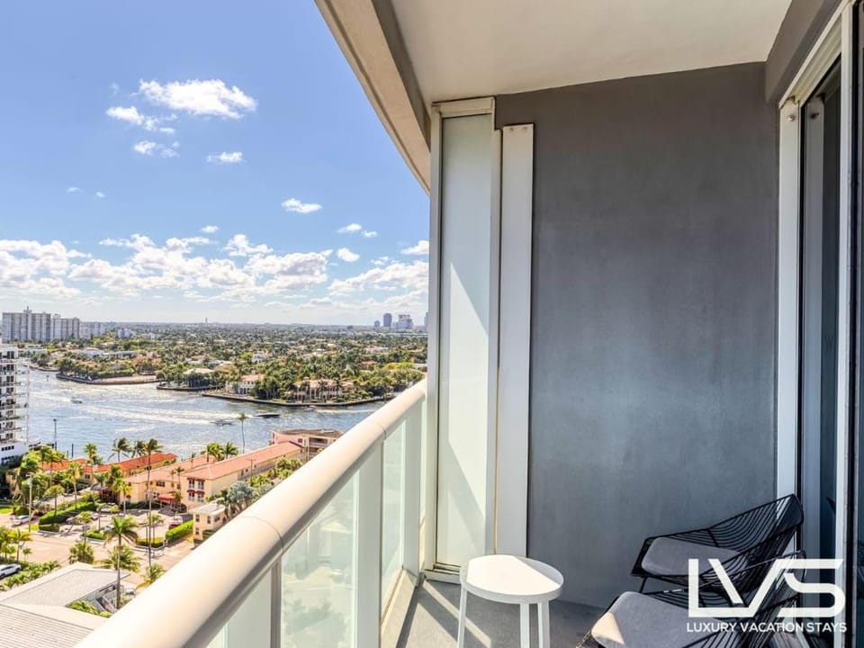 Day, Natural landscape, View (from property/room), Balcony/Terrace, Balcony/Terrace, City view, River view, Sea view