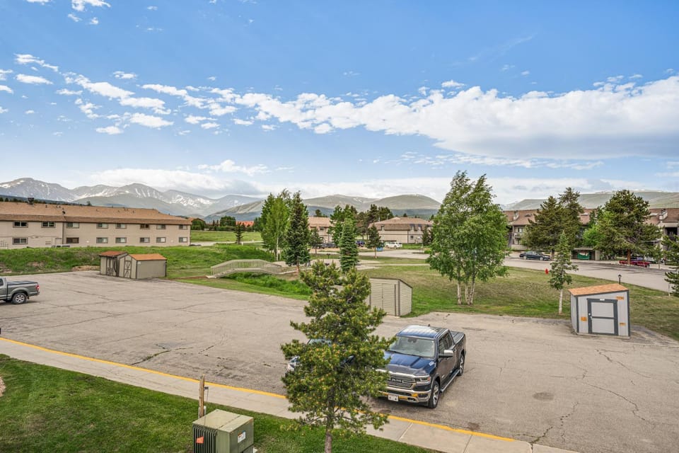 6 Mi to Winter Park Resort Fraser Condo with Pool Apartment in Fraser