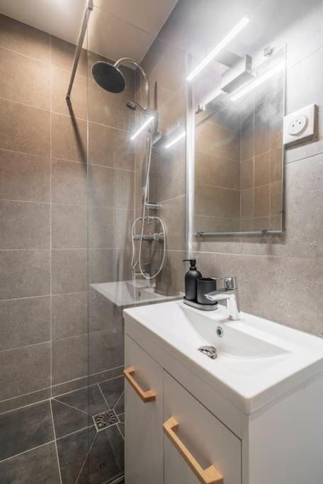 Shower, Bathroom