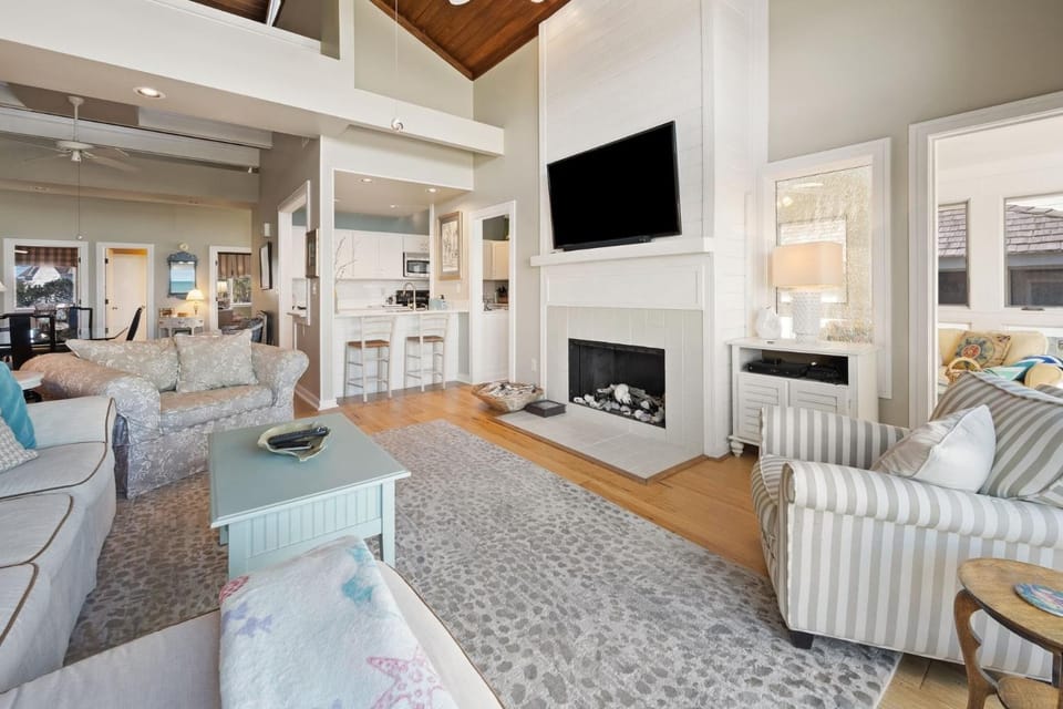 On the Beach villa by Peace Vacations Apartment in Debordieu