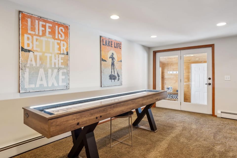 Lakefront Retreat- Sauna, Hot Tub, Firepit & More House in Shoreview