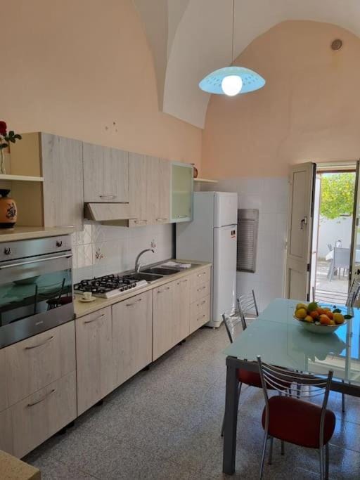 Kitchen or kitchenette, Dining area, dishwasher, oven, stove