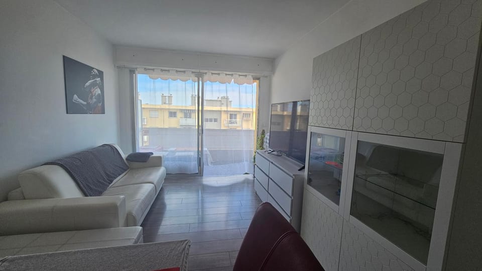 studio pas loin de la mer parking privé Apartment in Cagnes-sur-Mer