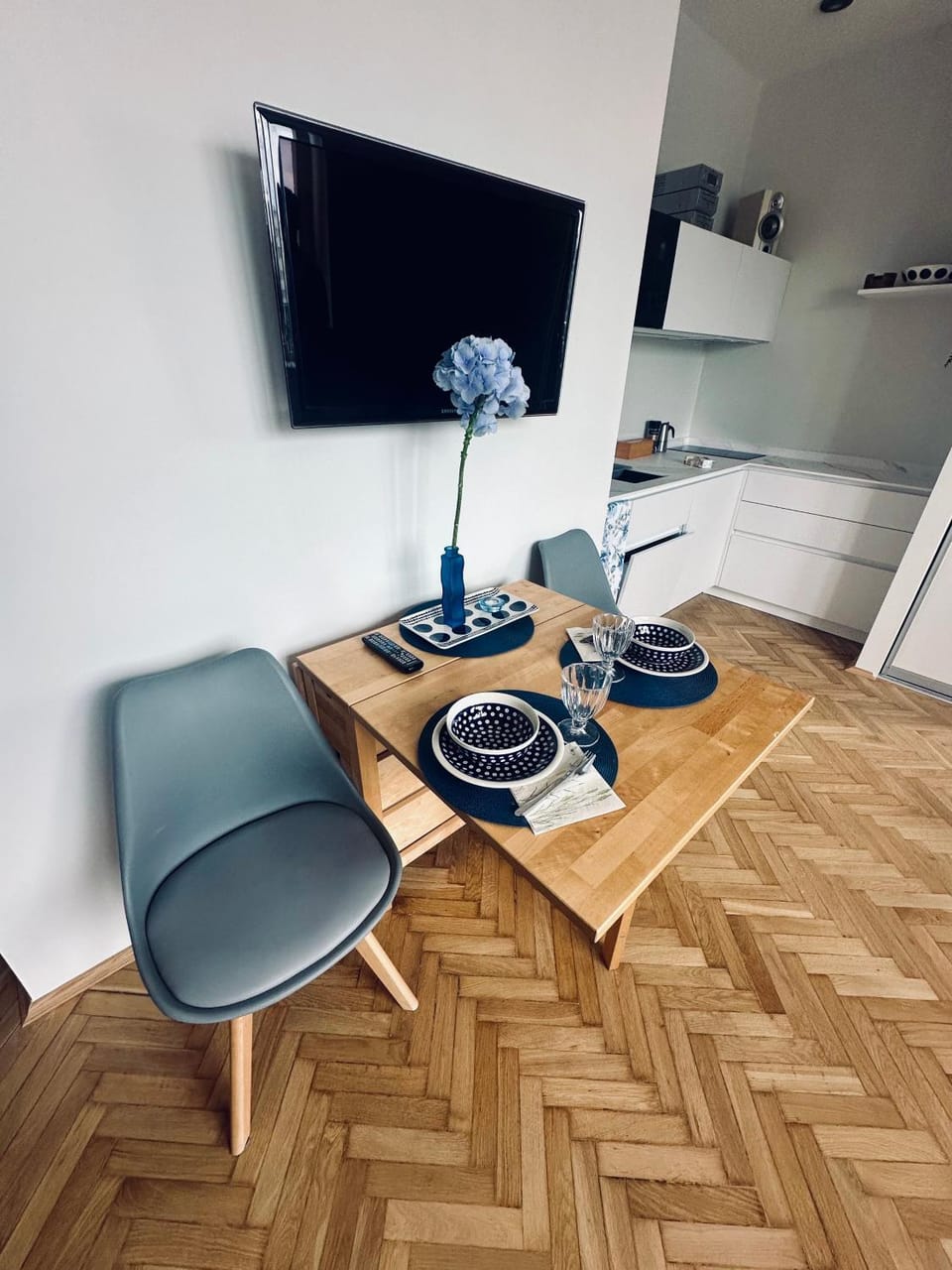 TV and multimedia, Dining area