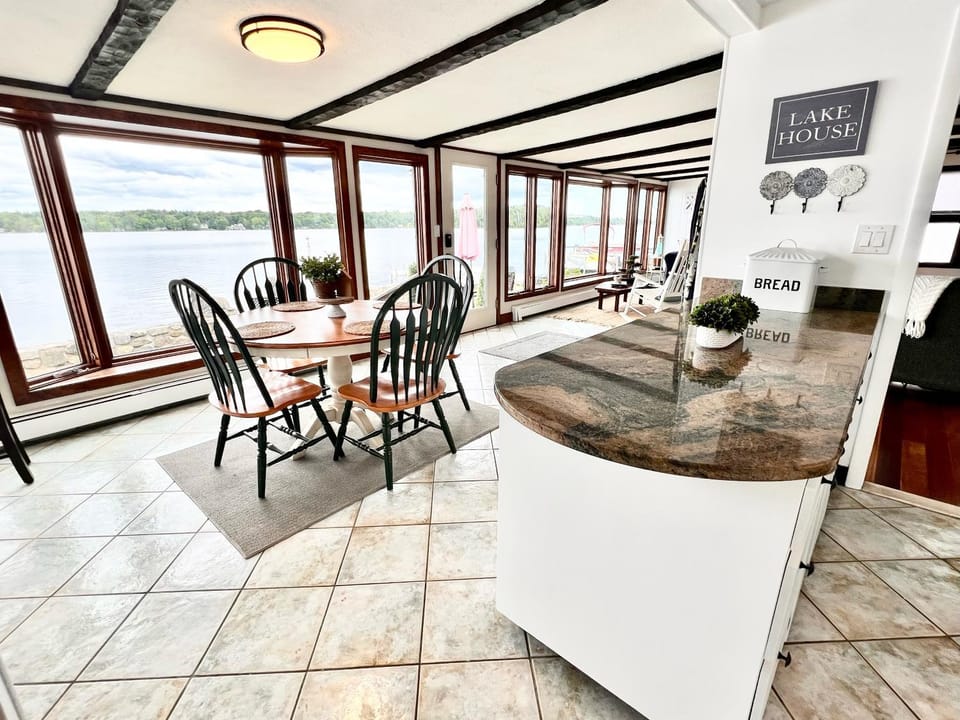 Shoreline Dreams House in Lakeville