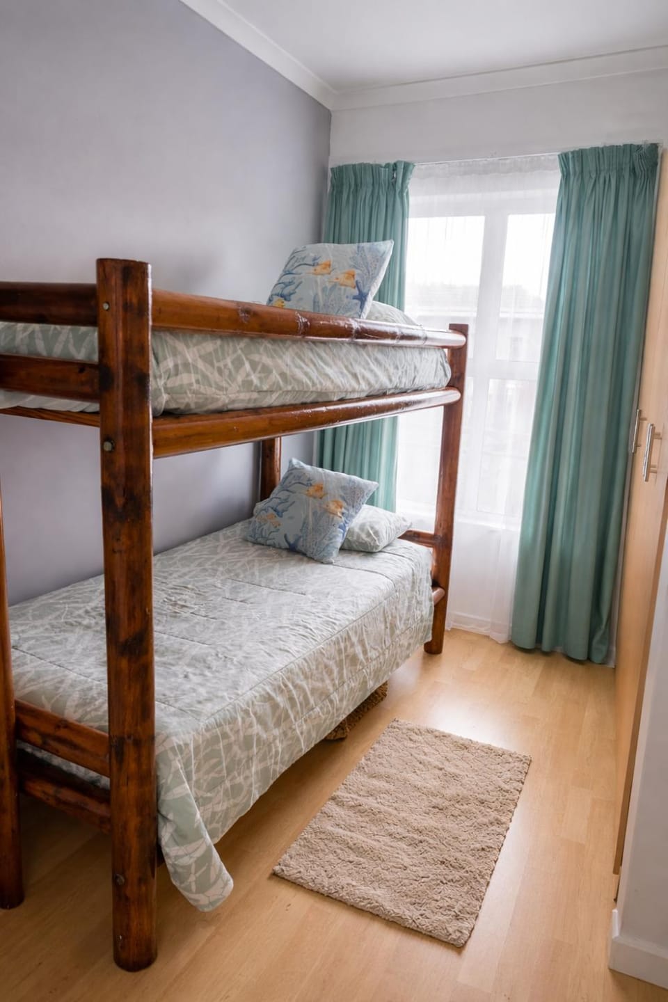 Family-Friendly 2BR Near Airport Sleeps Groups Wifi Free Parking Apartment in Cape Town