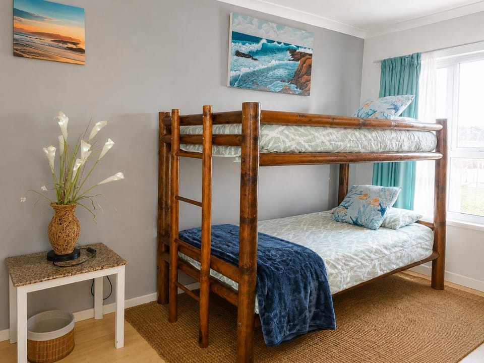 Family-Friendly 2BR Near Airport Sleeps Groups Wifi Free Parking Apartment in Cape Town