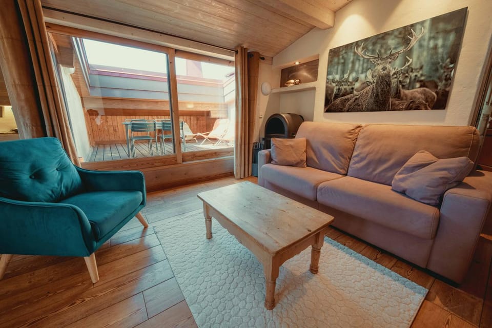 Patio, Living room