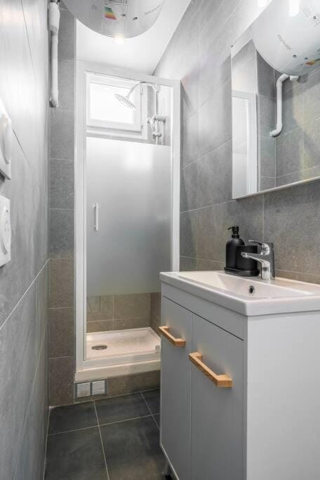 Shower, Bathroom