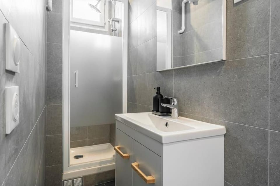 Shower, Bathroom