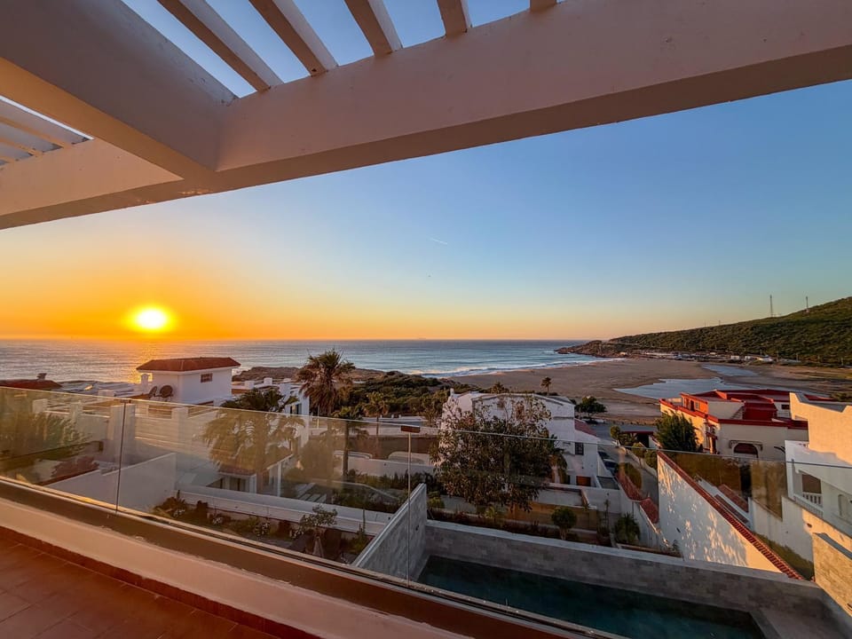 Villa bord de mer vue incroyable avec piscine Villa in Tangier