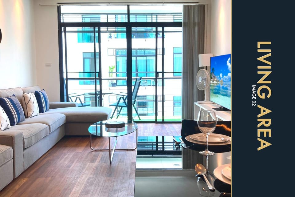 TV and multimedia, Living room, Seating area, air conditioner