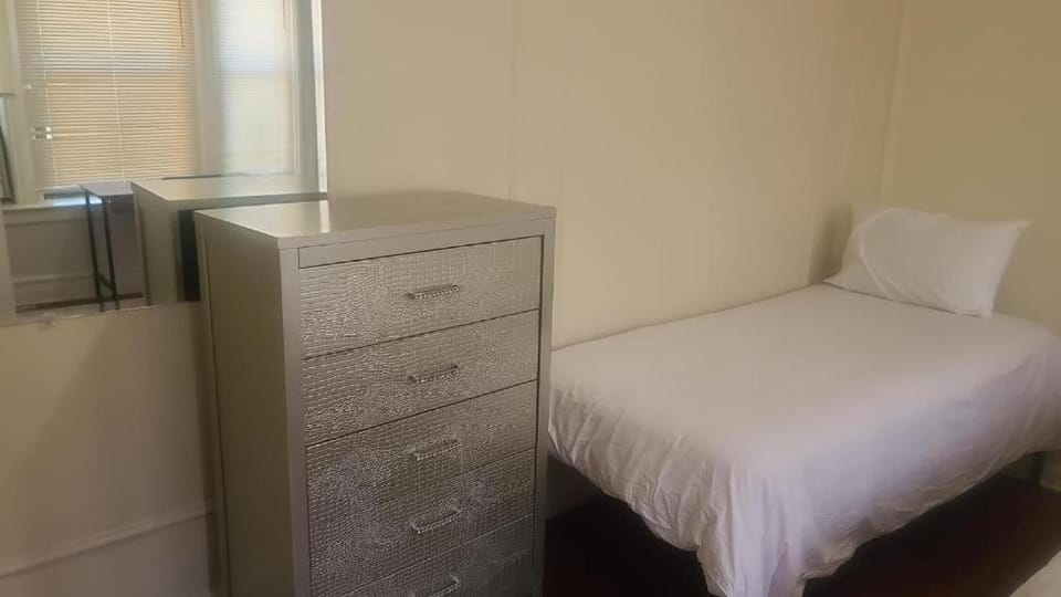 3 Bedrooms Apartment 2F Apartment in Brooklyn