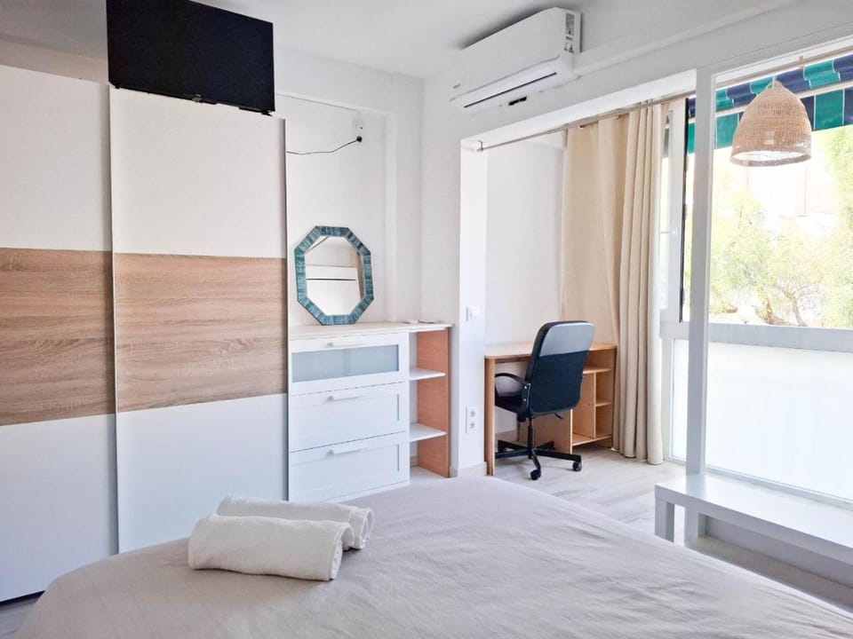 Bed, TV and multimedia, Bedroom, air conditioner
