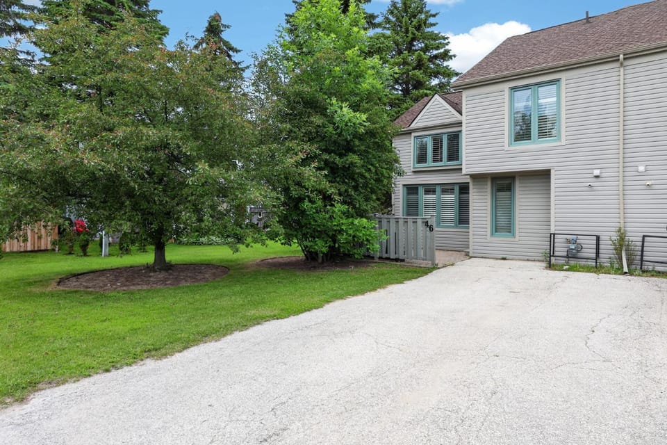 The Family Escape Townhome Villa in Collingwood