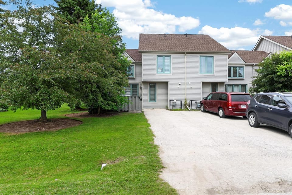 The Family Escape Townhome Villa in Collingwood