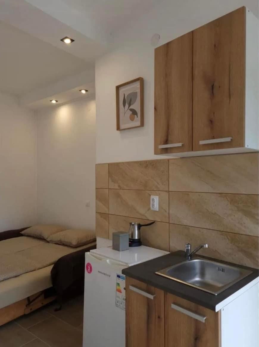 Bed, Kitchen or kitchenette, Photo of the whole room, Bedroom, stove
