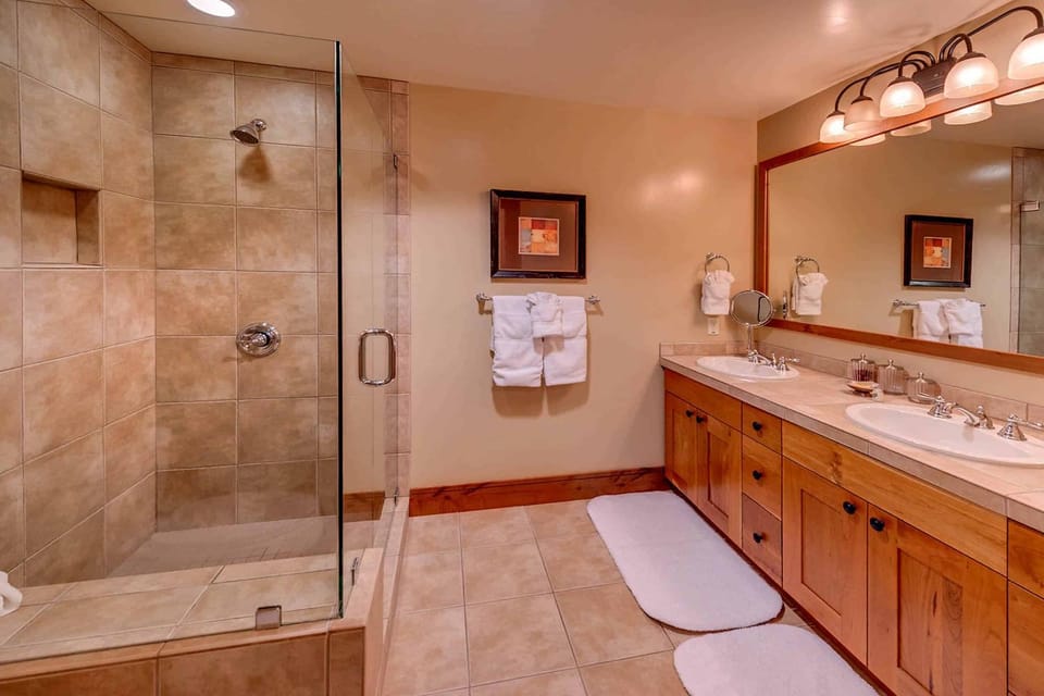Catamount Lodge 206A by East West Hospitality Apartment in Northstar Drive