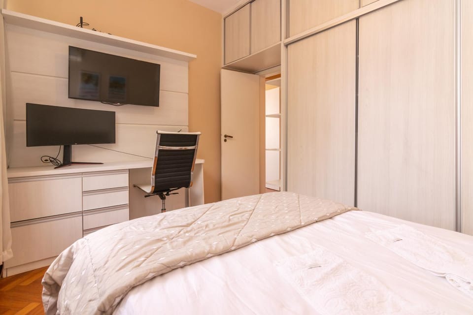 Bed, TV and multimedia, Bedroom, wardrobe