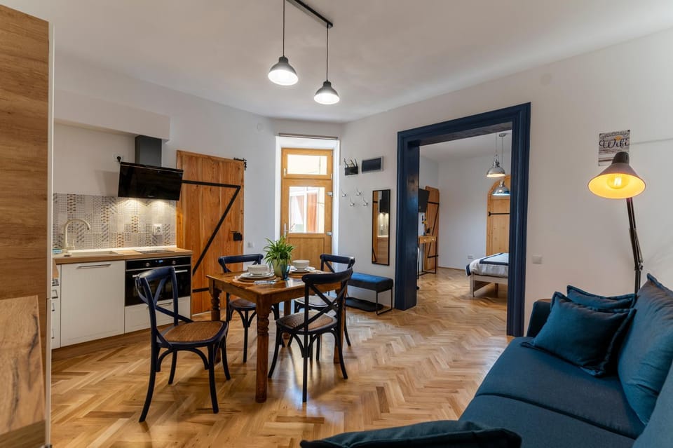 Kitchen or kitchenette, Living room, Seating area, Dining area, oven, stove