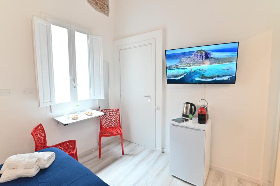 TV and multimedia, Photo of the whole room