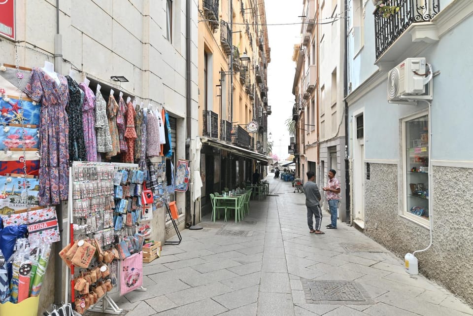 Neighbourhood, Street view, Location