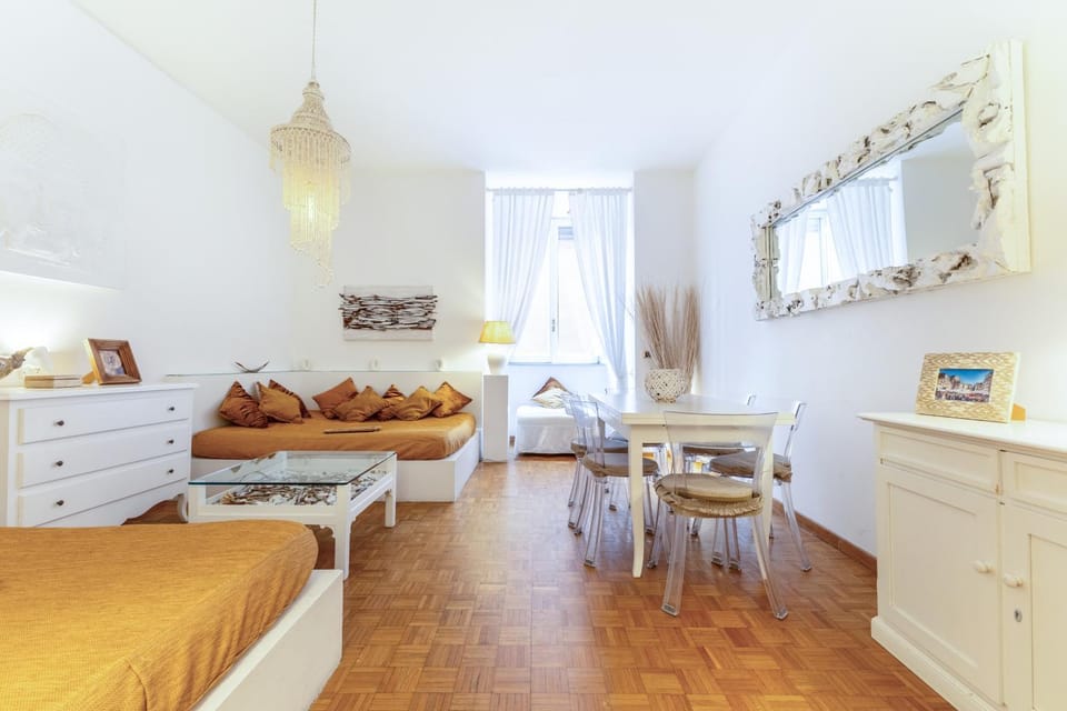 Bed, Living room, Photo of the whole room, Seating area, Dining area, Bedroom