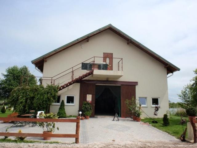 Stajnia Czahary Campground/ 
RV Resort in West Pomeranian Voivodeship, Poland