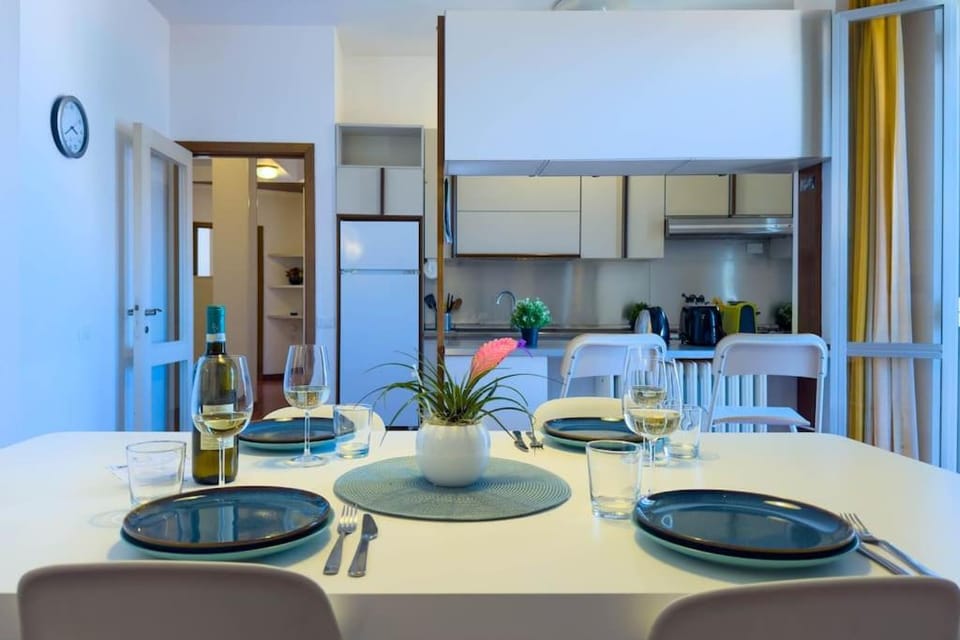 6 posti - Fronte Mare Parcheggio Privato AC Wifi by WeHostYou Apartment in Civitanova Marche