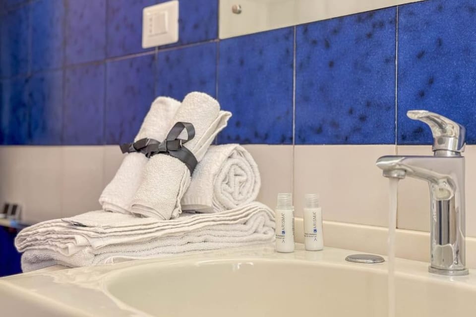 6 posti - Fronte Mare Parcheggio Privato AC Wifi by WeHostYou Apartment in Civitanova Marche