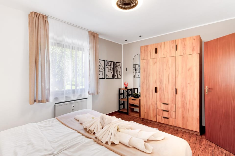 Bedroom, wardrobe