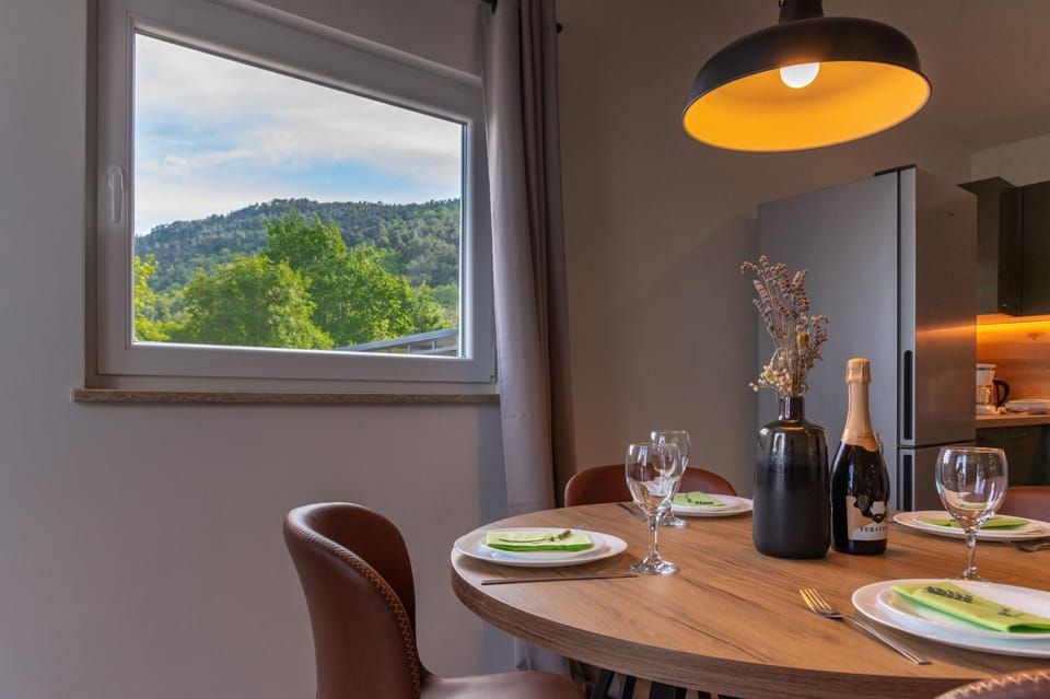 Dining area, Mountain view