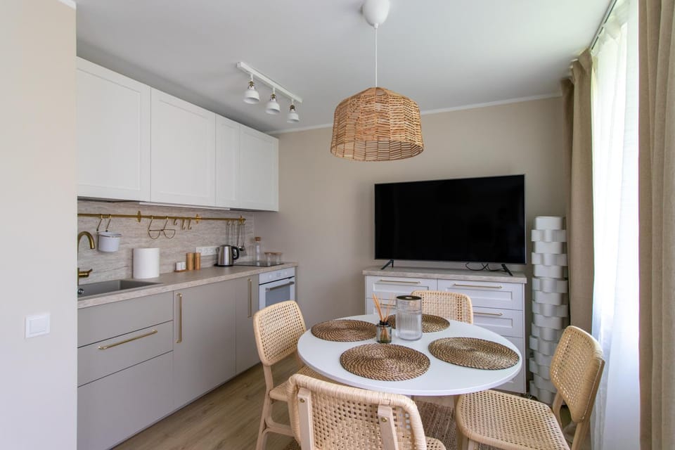 TV and multimedia, Coffee/tea facilities, Kitchen or kitchenette, Dining area, oven, stove