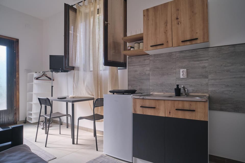 Dining area, kitchen