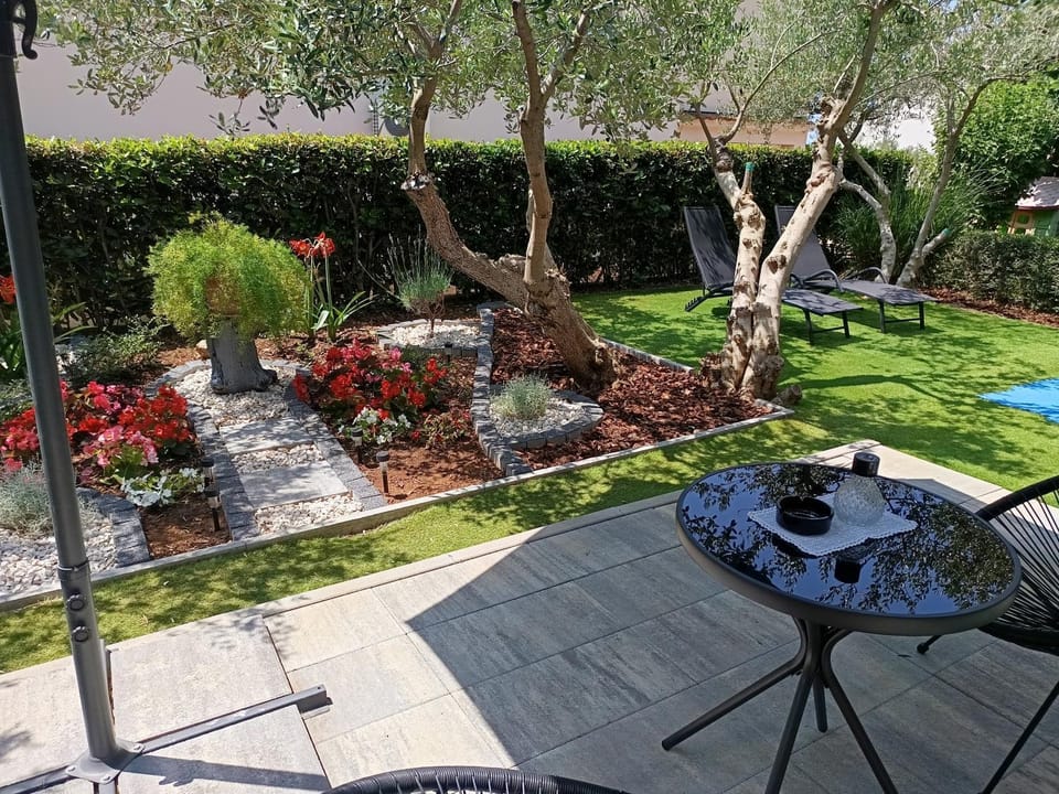 Green Garden Apartment in Zadar