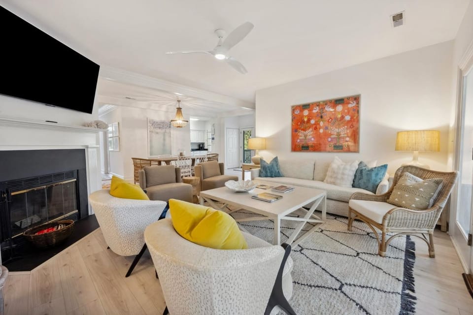 Poolside Condo Apartment in South Carolina