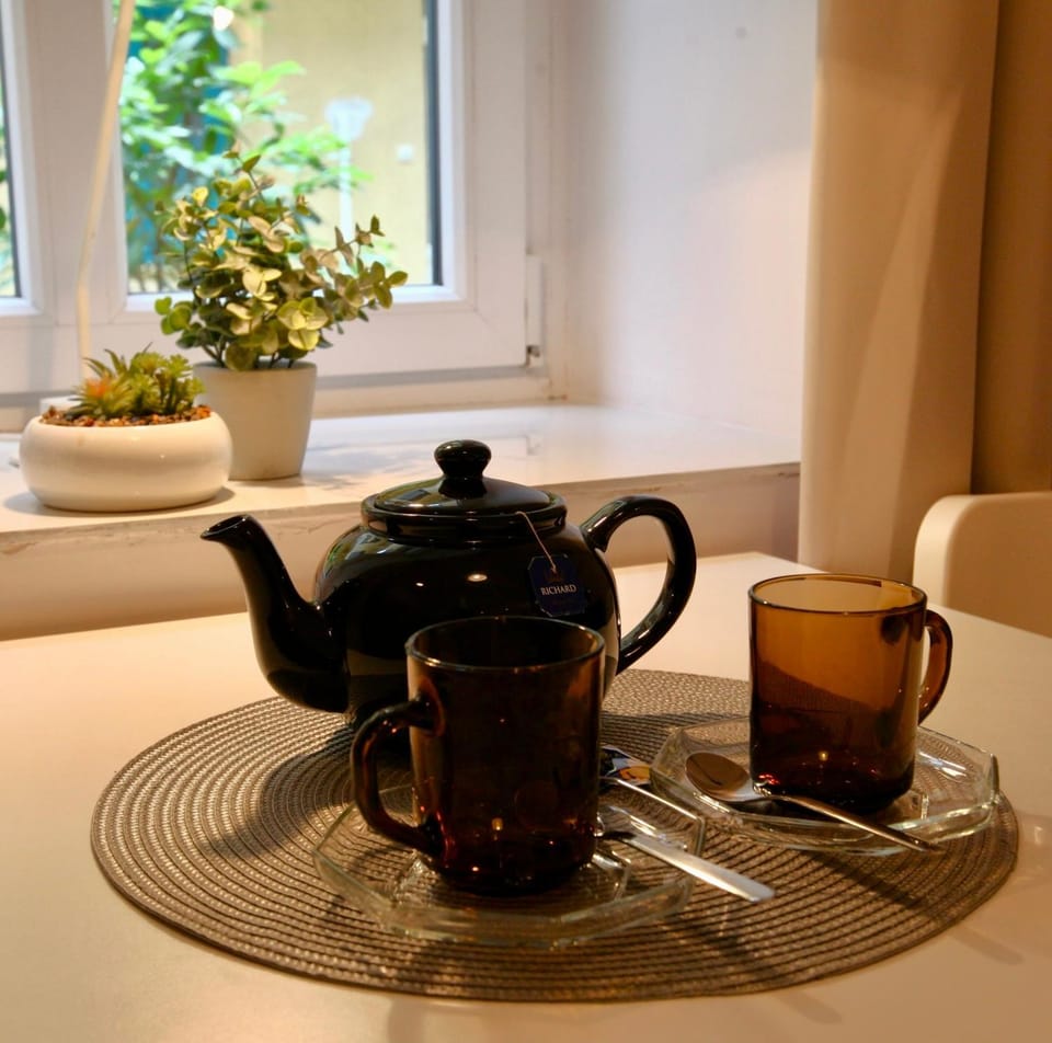 Coffee/tea facilities, Dining area