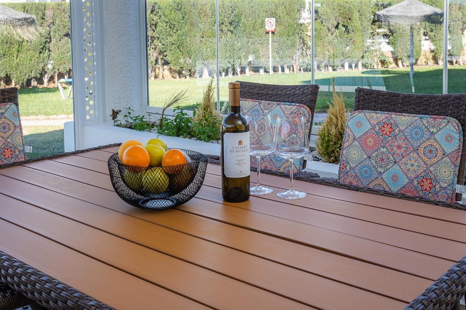 Day, Garden, Food and drinks, Dining area, Food, Garden view, Drinks, Alcoholic drinks