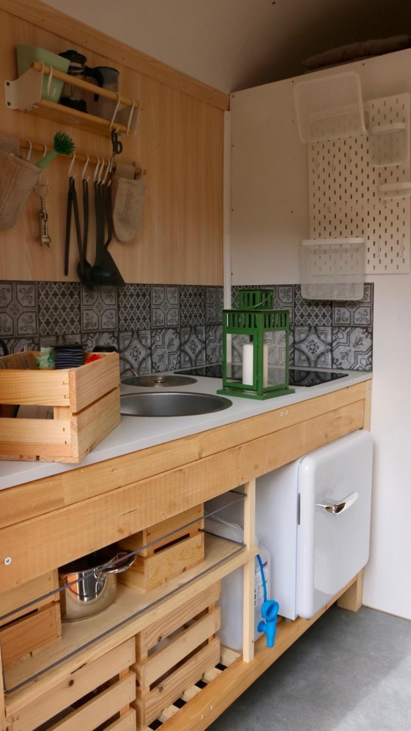 Kitchen or kitchenette, stove