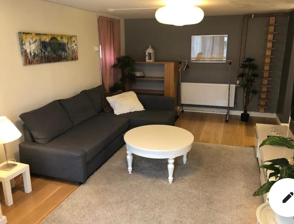 En Gäststuga i fina Duvbo House in Stockholm
