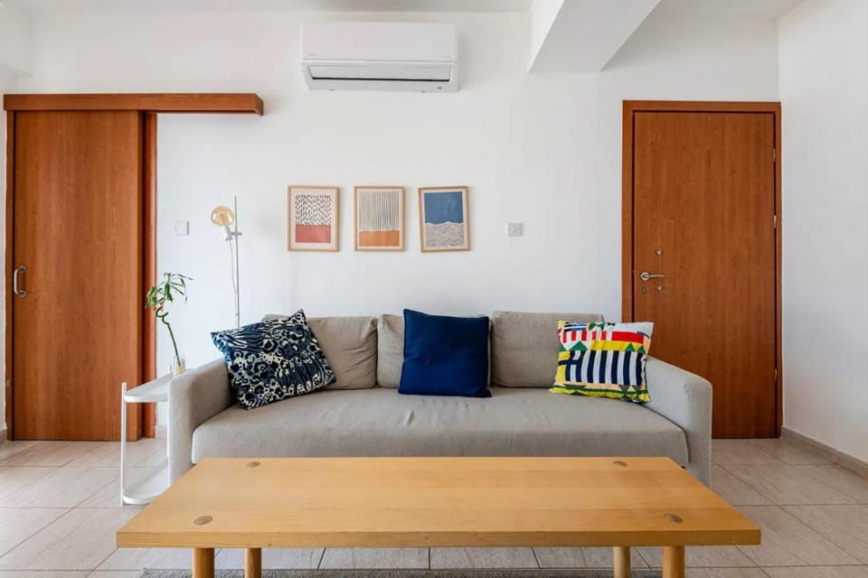 Living room, Seating area, air conditioner