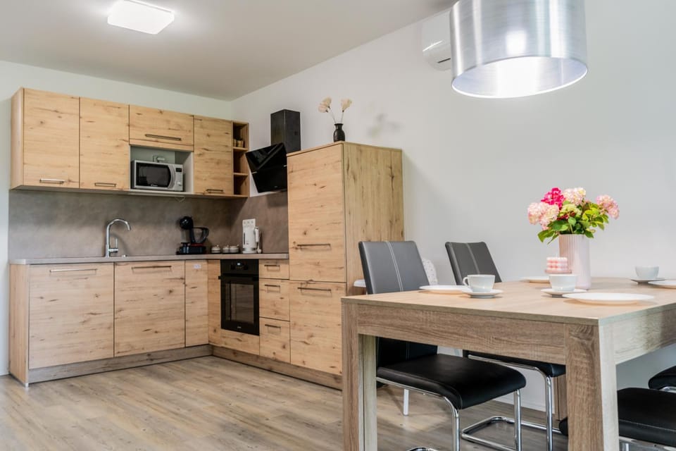 Kitchen or kitchenette, Seating area, Dining area, stove, kitchen