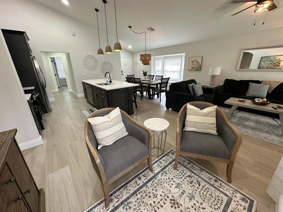 South Facing Pool Villa Spa Remodeled Floor to Ceiling Southern Dunes House in Haines City