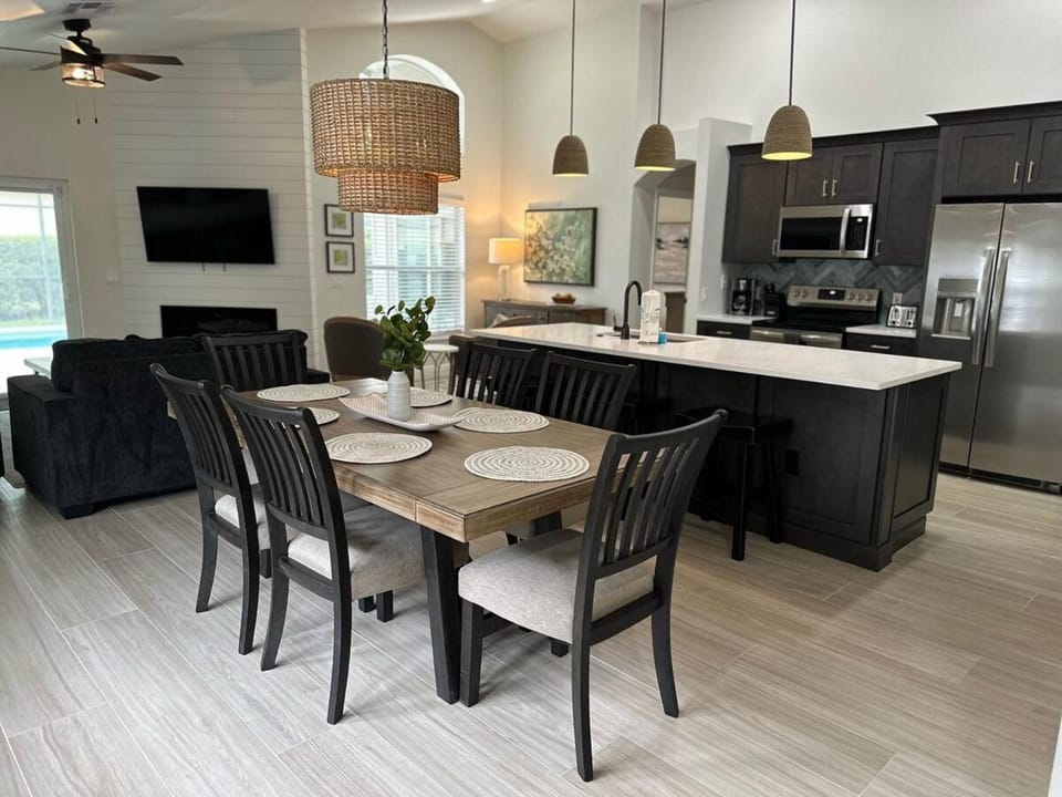 South Facing Pool Villa Spa Remodeled Floor to Ceiling Southern Dunes House in Haines City